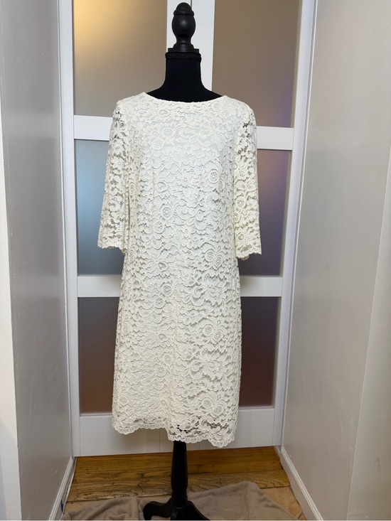 Lauren Ralph Lauren Dresses & Skirts - Lauren by Ralph Lauren Ivory Lace Midi Shift Dress, size 10.
